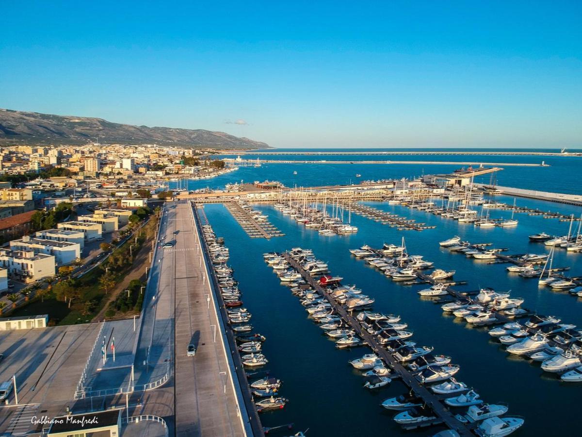 Marina Del Gargano Houseboat 호텔 만프레도니아 외부 사진