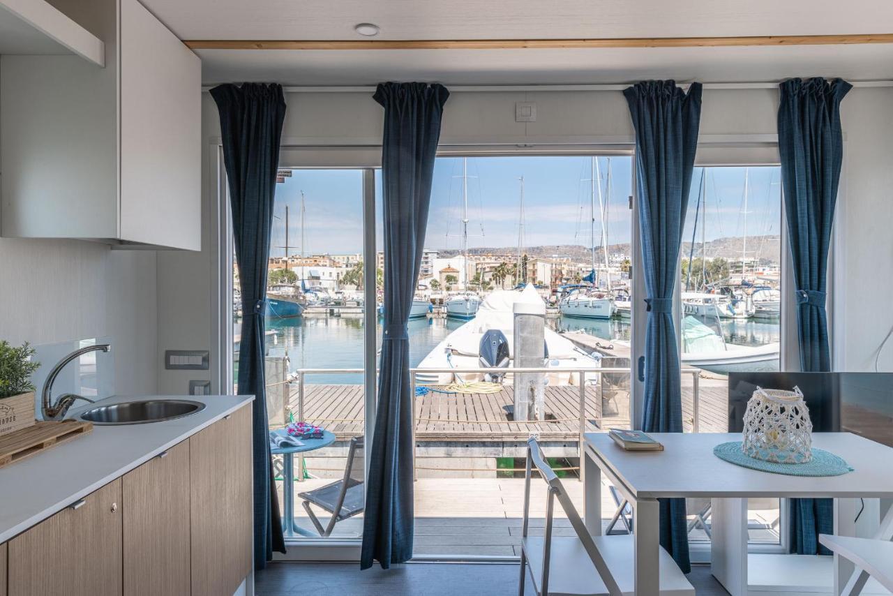 Marina Del Gargano Houseboat 호텔 만프레도니아 외부 사진