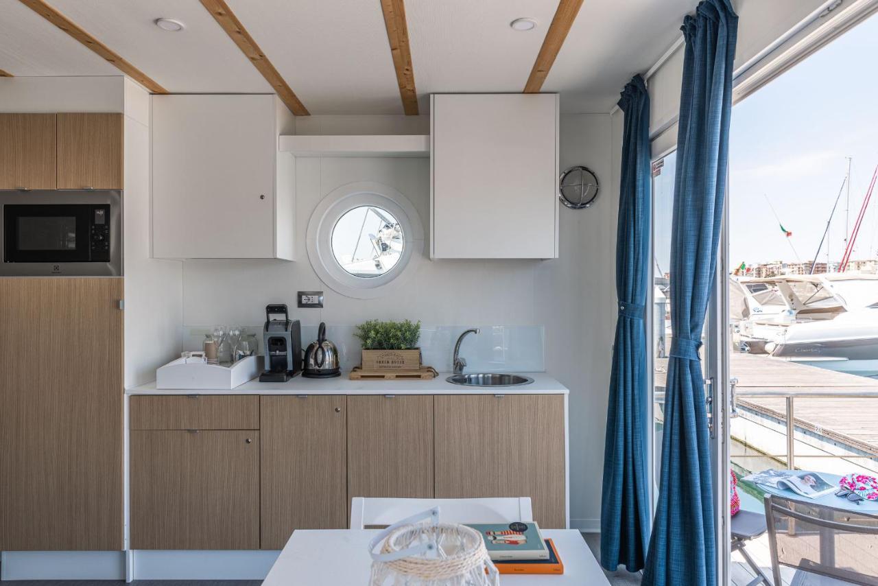 Marina Del Gargano Houseboat 호텔 만프레도니아 외부 사진