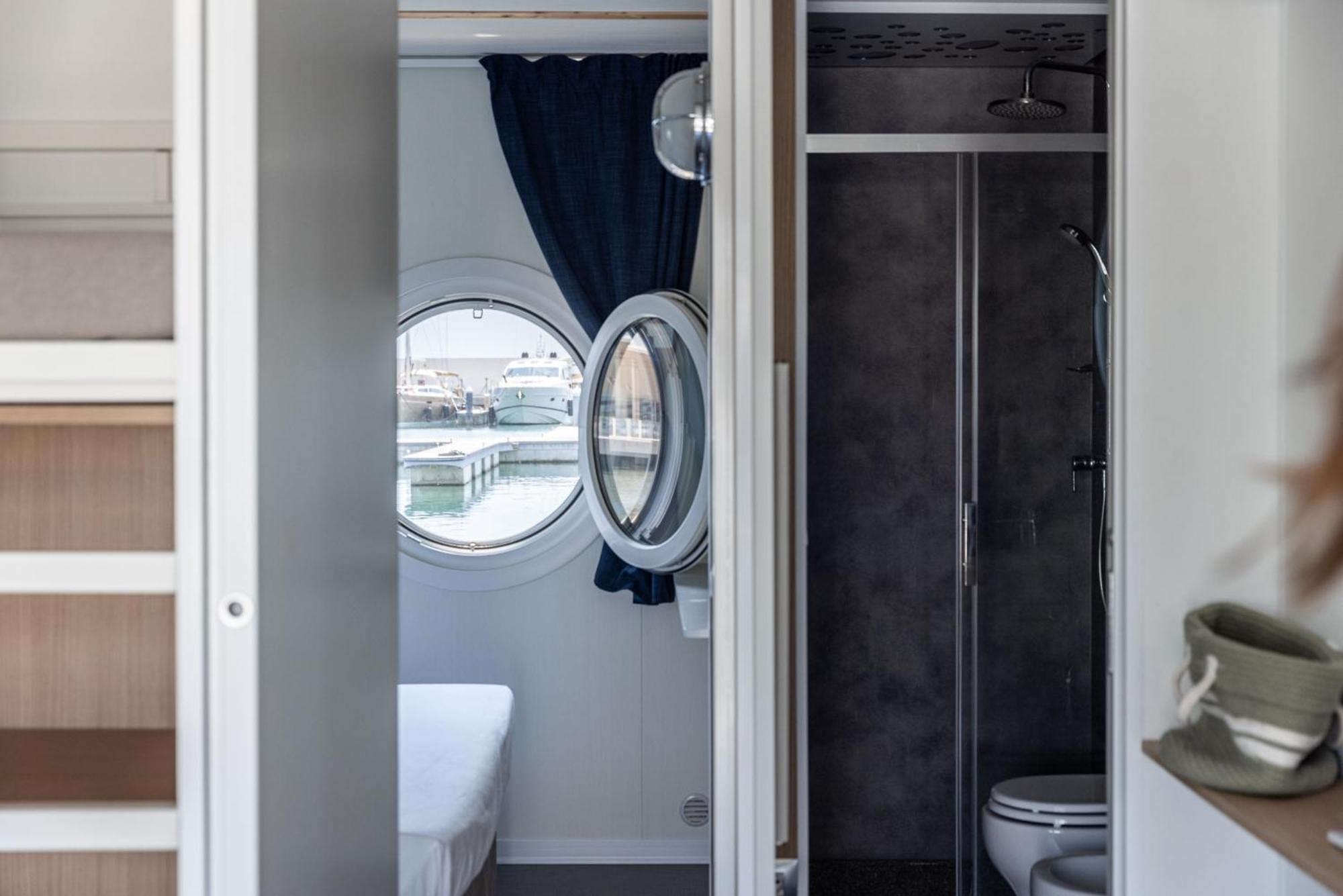Marina Del Gargano Houseboat 호텔 만프레도니아 외부 사진