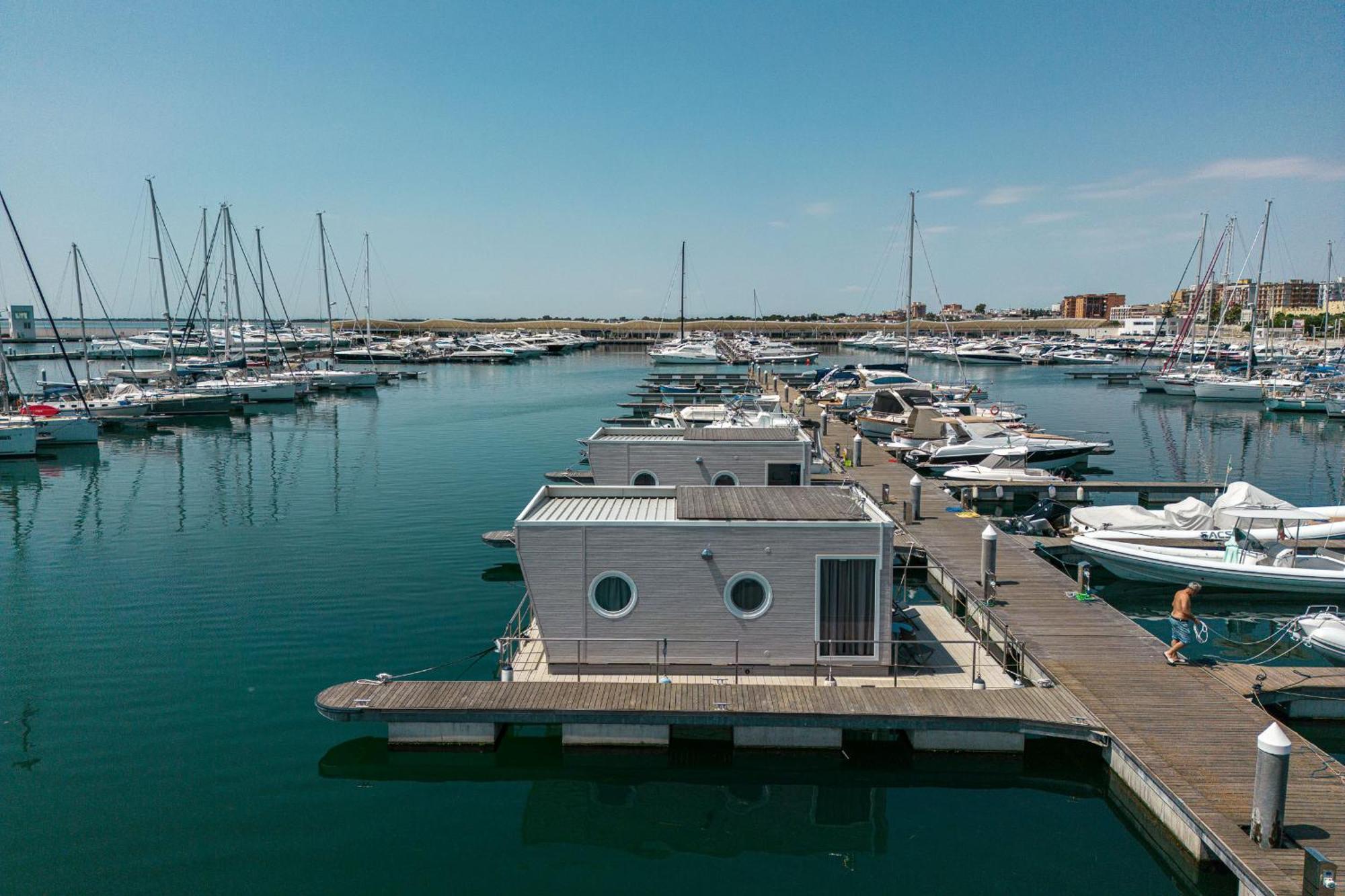 Marina Del Gargano Houseboat 호텔 만프레도니아 외부 사진