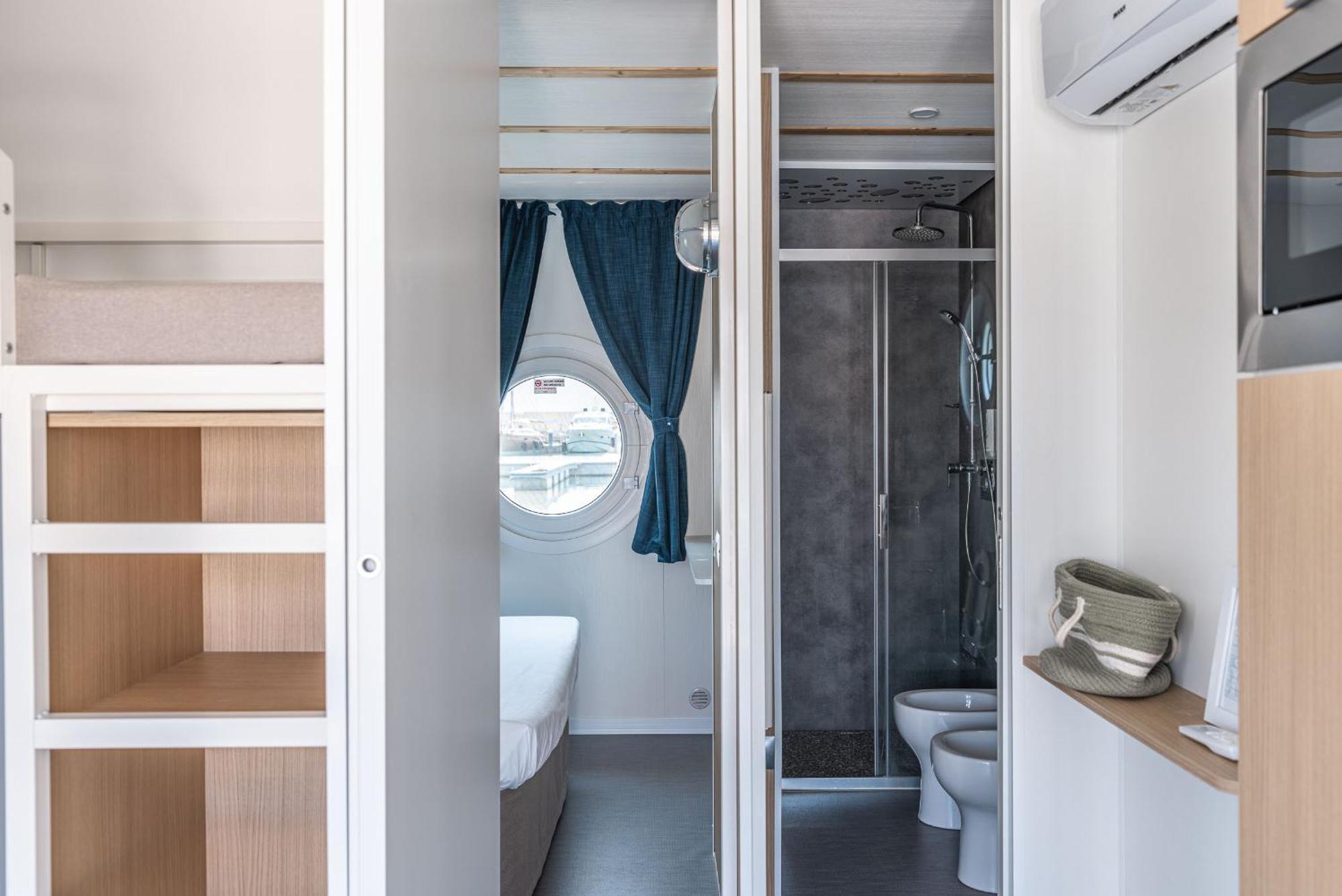 Marina Del Gargano Houseboat 호텔 만프레도니아 외부 사진