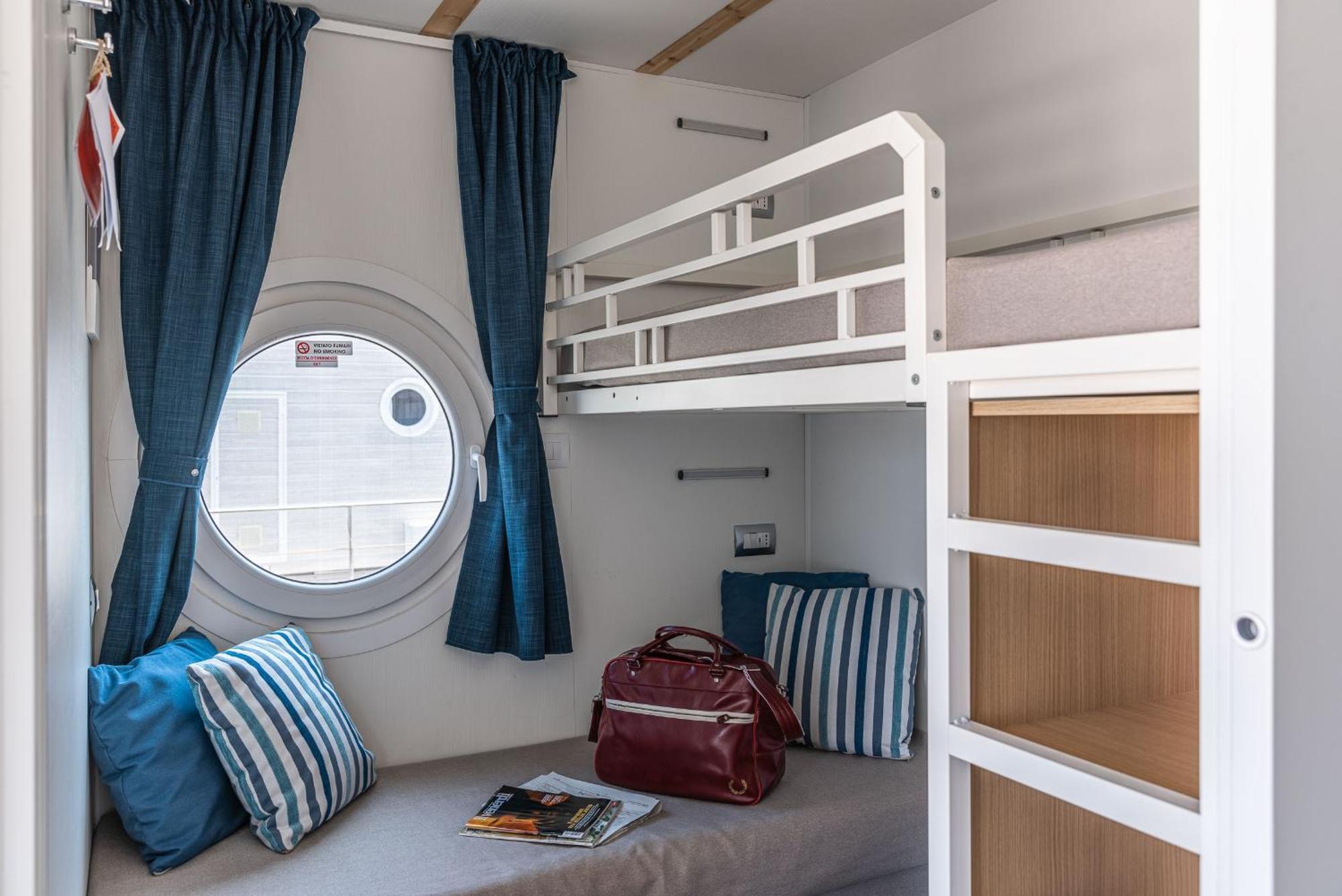 Marina Del Gargano Houseboat 호텔 만프레도니아 외부 사진