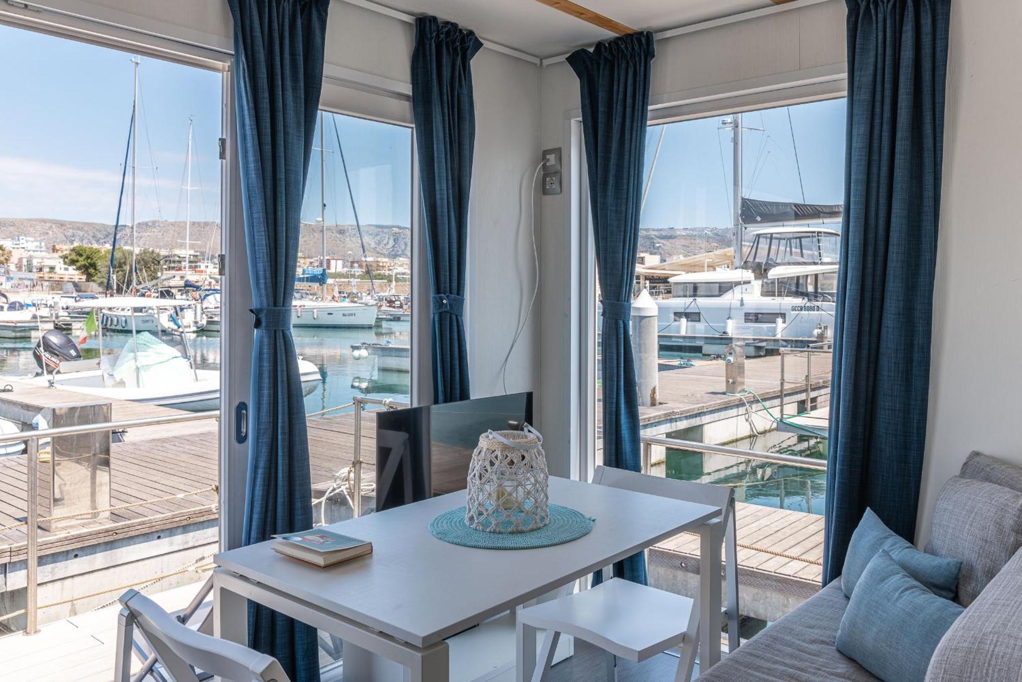 Marina Del Gargano Houseboat 호텔 만프레도니아 외부 사진
