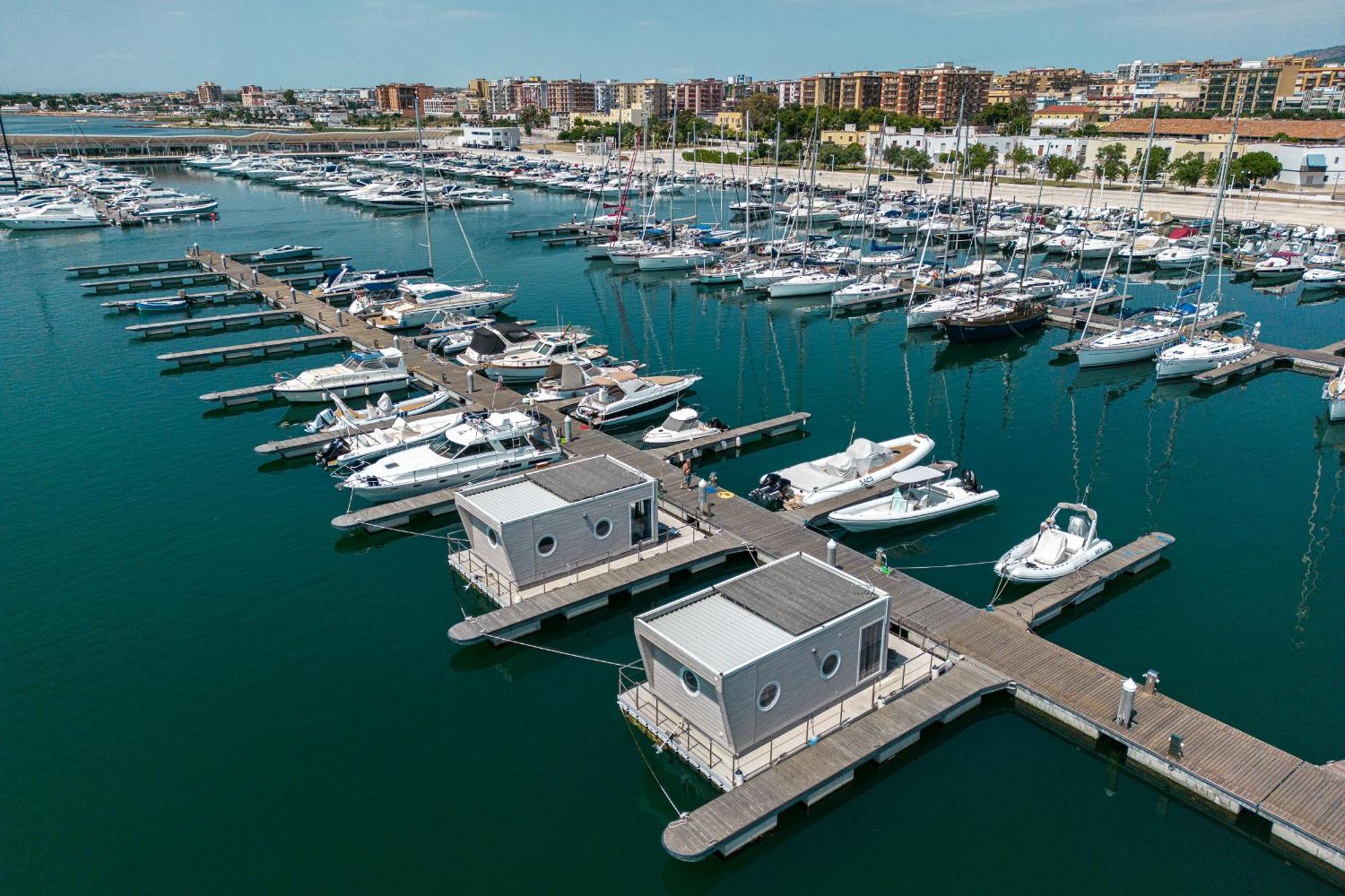 Marina Del Gargano Houseboat 호텔 만프레도니아 외부 사진