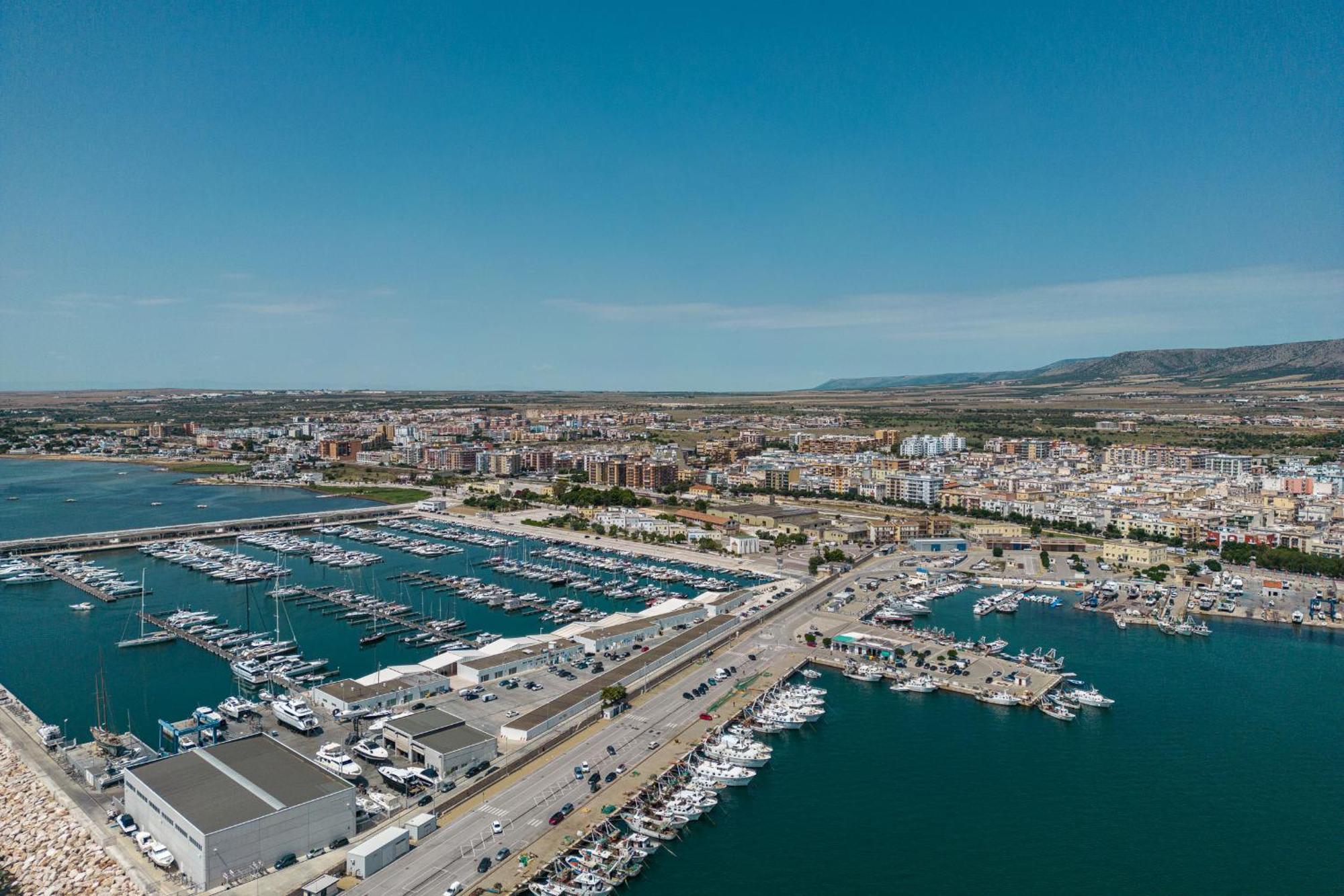 Marina Del Gargano Houseboat 호텔 만프레도니아 외부 사진
