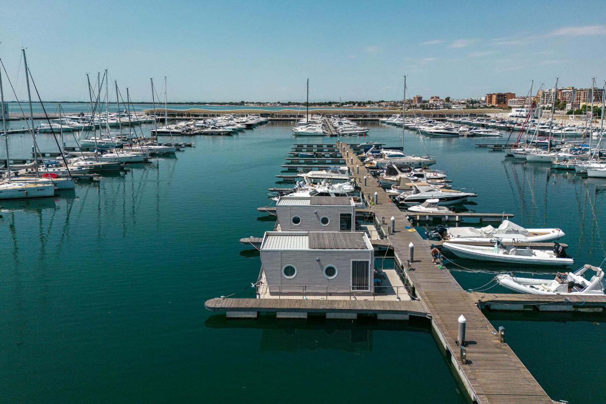 Marina Del Gargano Houseboat 호텔 만프레도니아 외부 사진