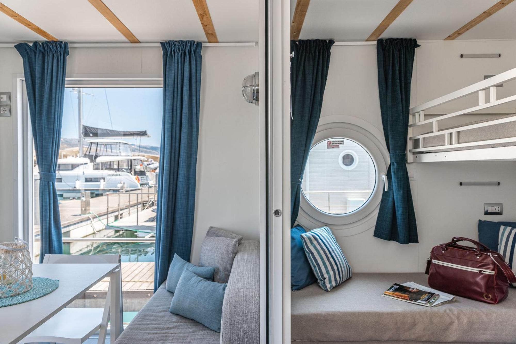 Marina Del Gargano Houseboat 호텔 만프레도니아 외부 사진