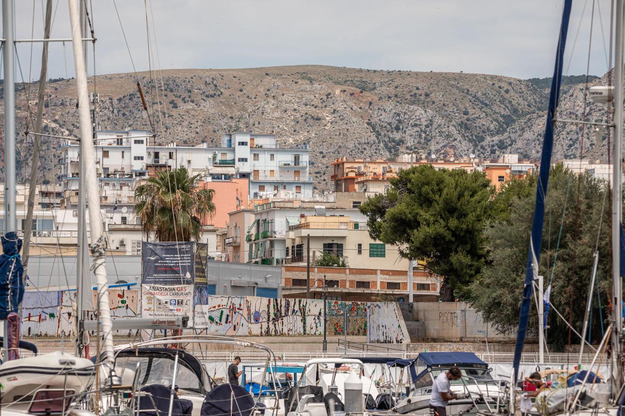 Marina Del Gargano Houseboat 호텔 만프레도니아 외부 사진