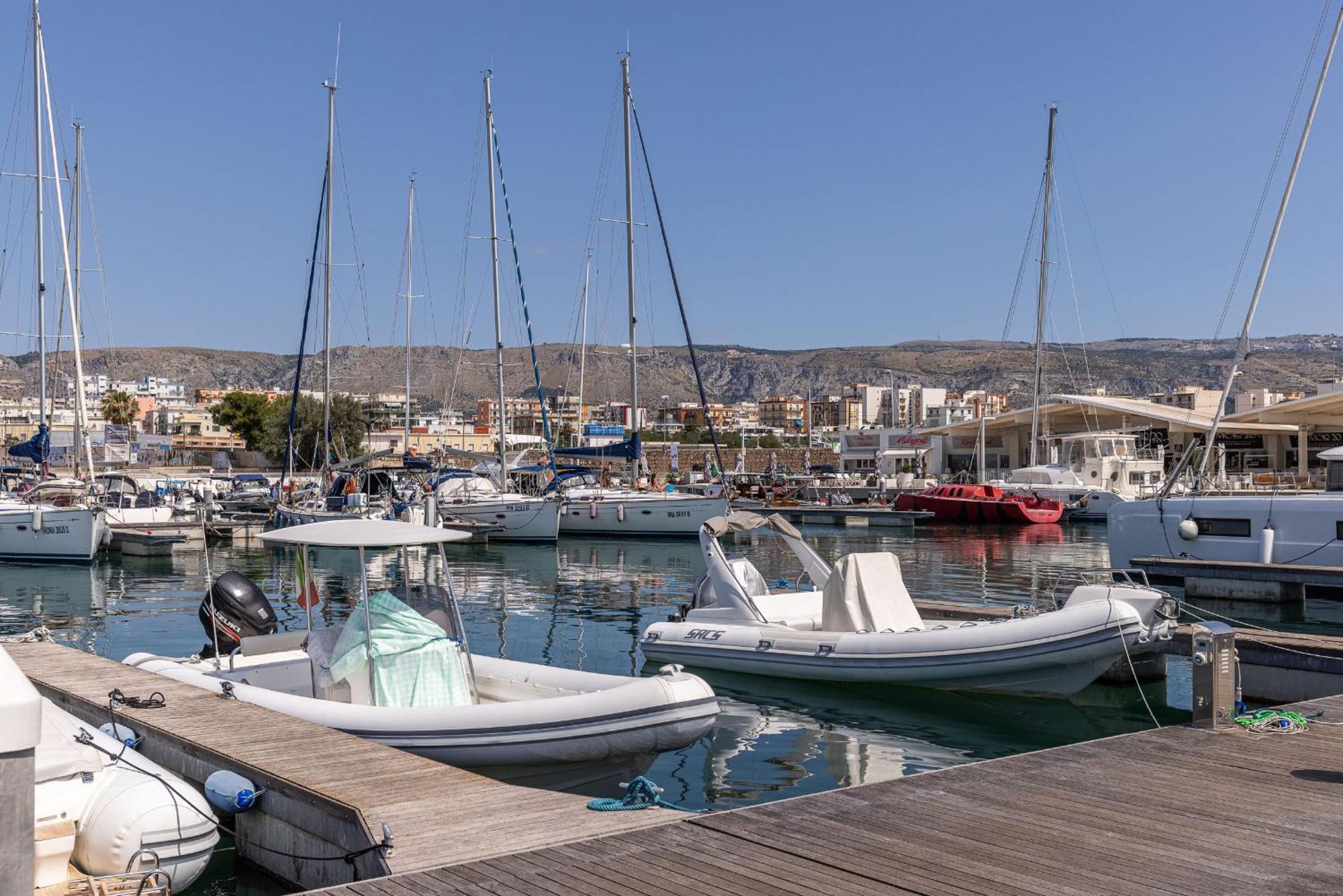 Marina Del Gargano Houseboat 호텔 만프레도니아 외부 사진